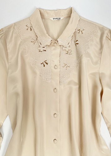 (japan)beige embroidered blouse