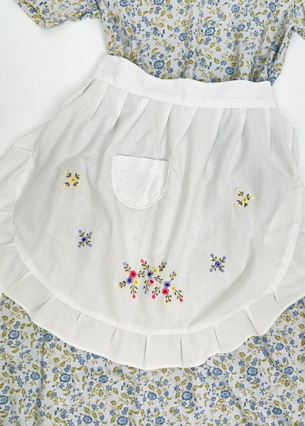 (us)white embroidered apron